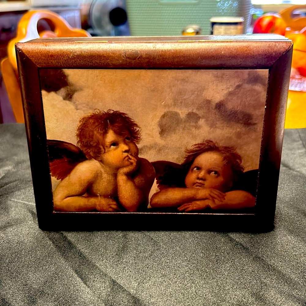 Lady’s Musical Jewelry Box